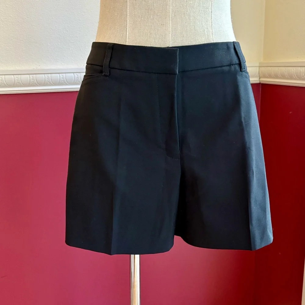 White House Black Market tailors black shorts‎ new with tags